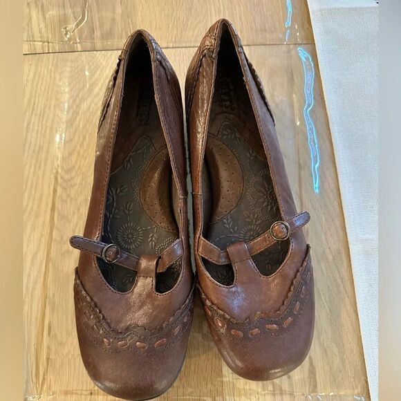 Born Mary Jane shoes - Picture 1 of 5